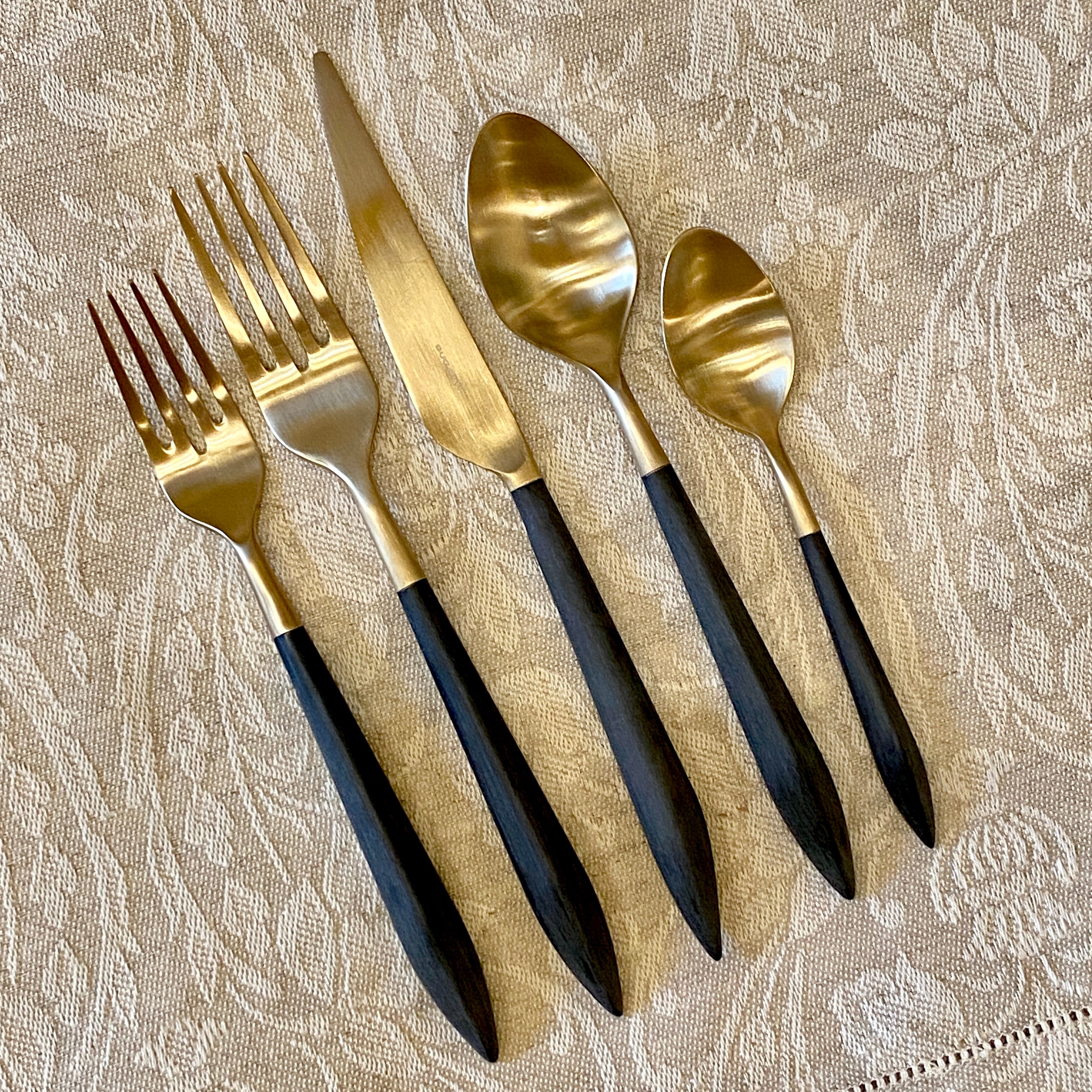 Ares 5 Piece Place Setting - Gold Finish with Black Handle