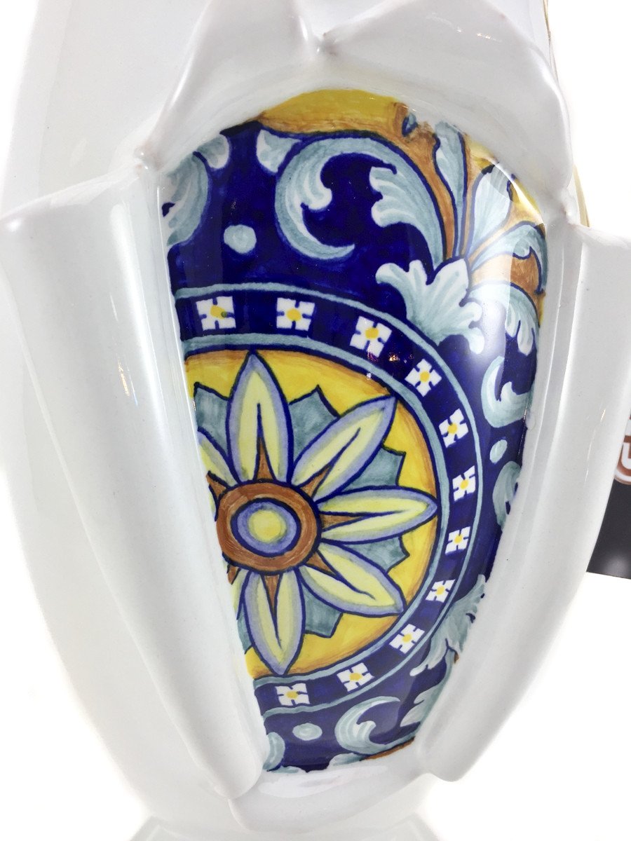 Gialleti & Pimpinelli Surprise Vase - Hand Painted in Deruta - Close up