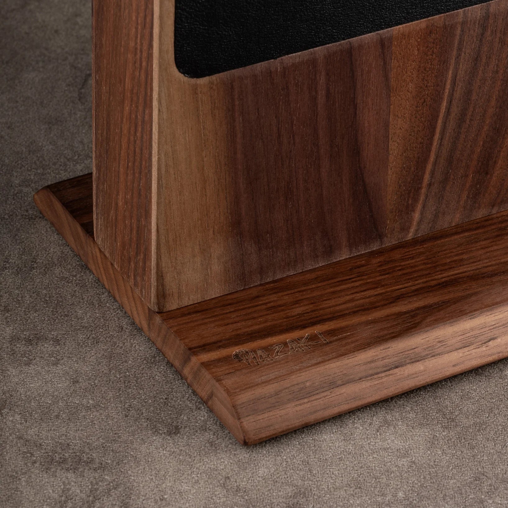 Hazaki Magnetic Knife Block - Walnut