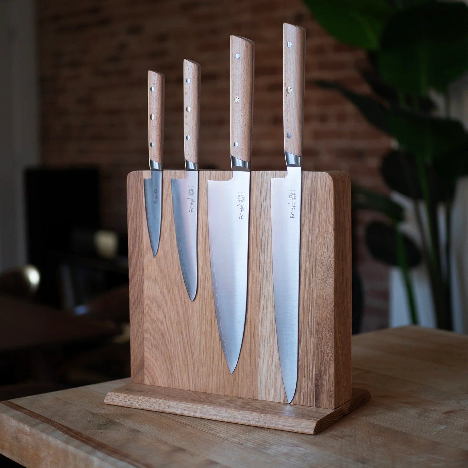 Hazaki Magnetic Knife Block - Oak