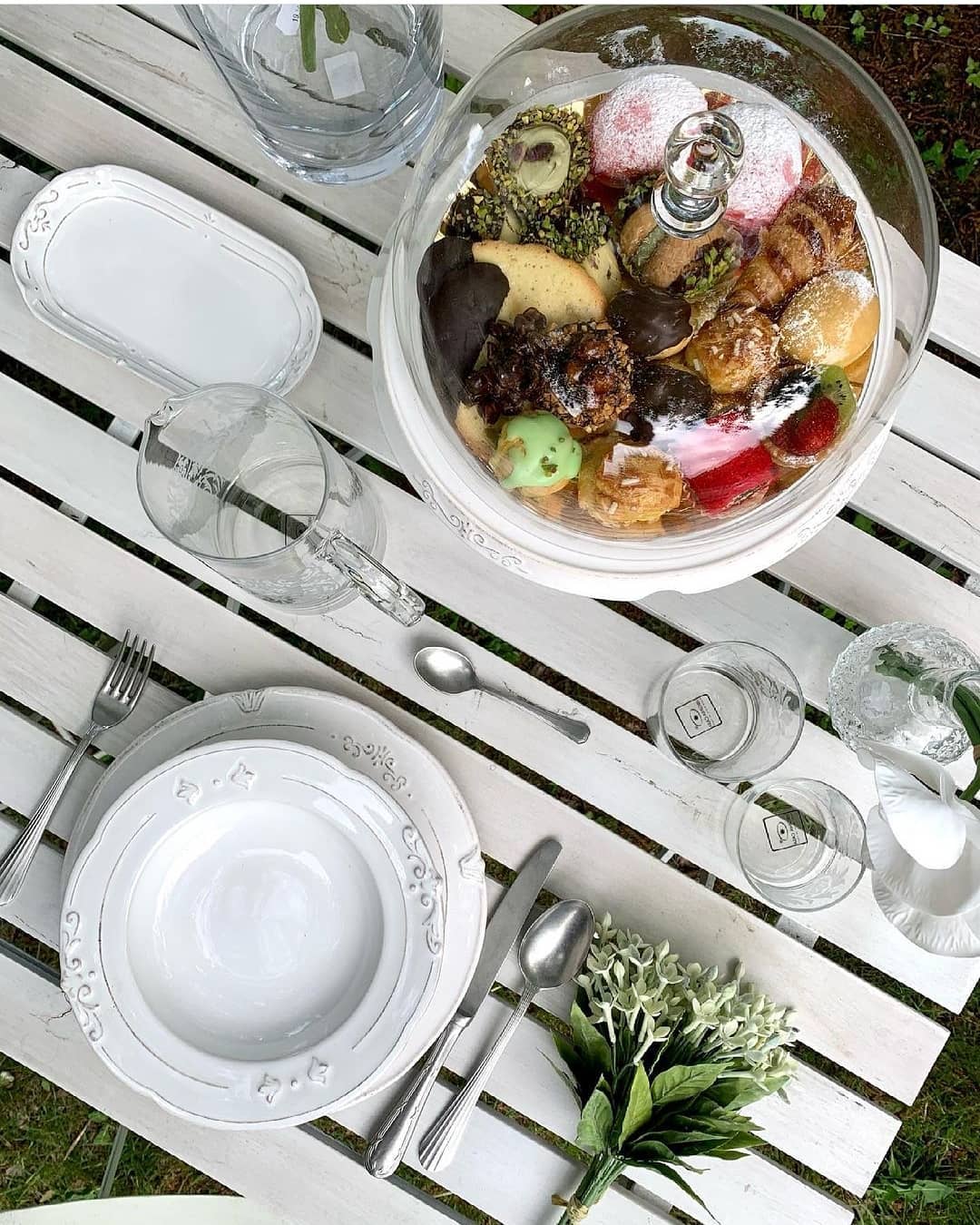 Convito Large Cake Stand with Glass Dome