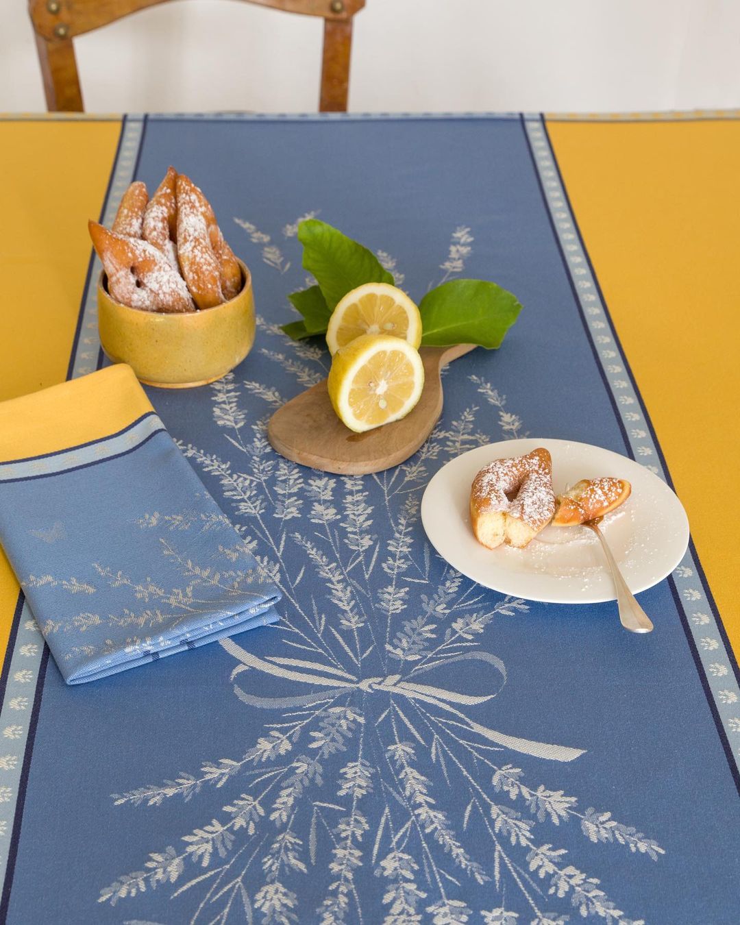 Tissus Toselli Grignan Yellow/Blue Tablecloth