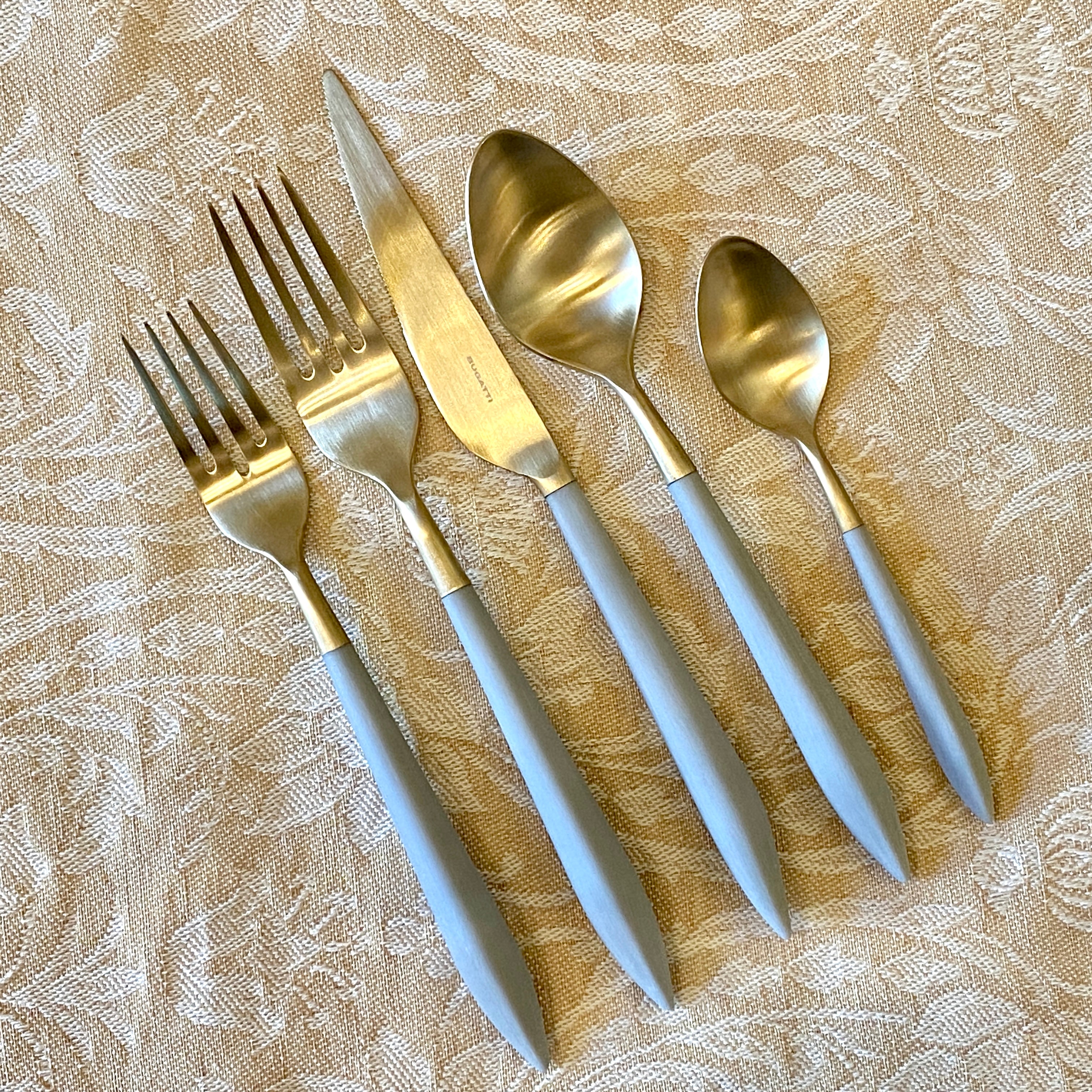 Ares 5 Piece Place Setting - Gold Finish with Grey Handle
