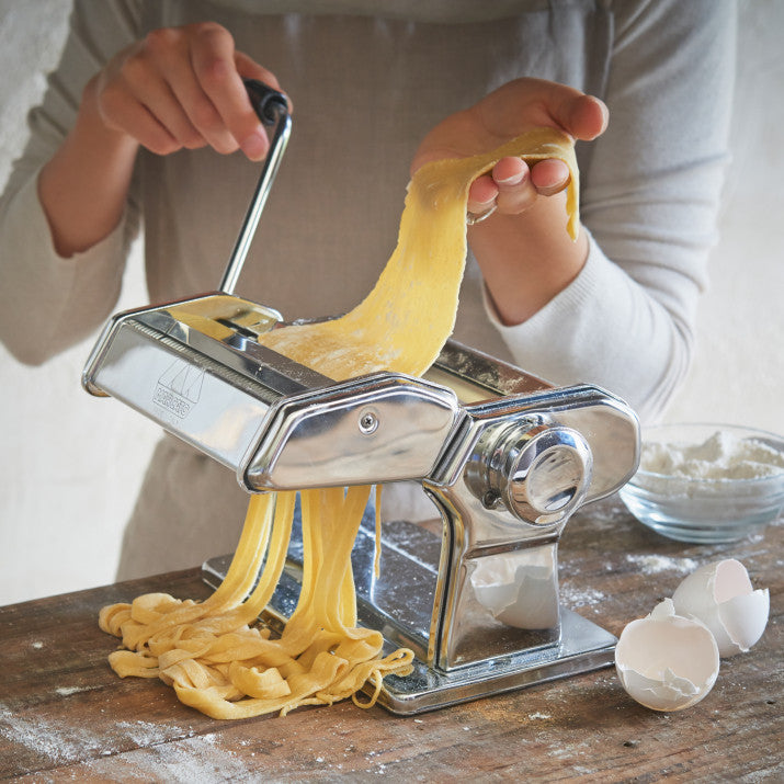 Kitchen shop pasta maker